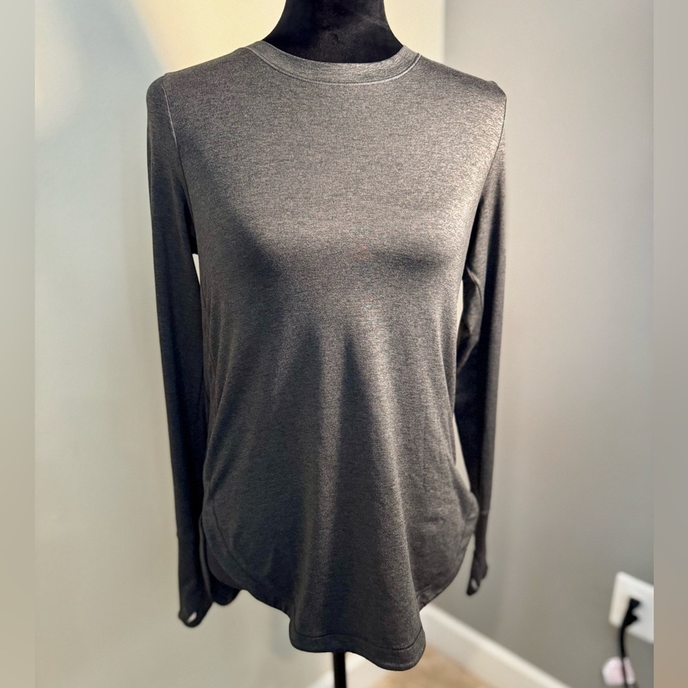 Super soft and stretchy‎ Athleta Gray Top XS